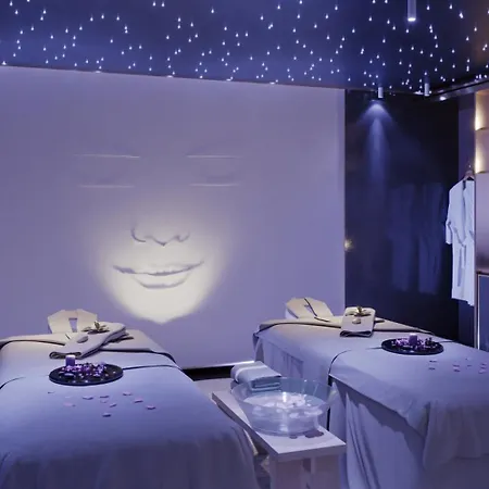 Royal Palace & 4*